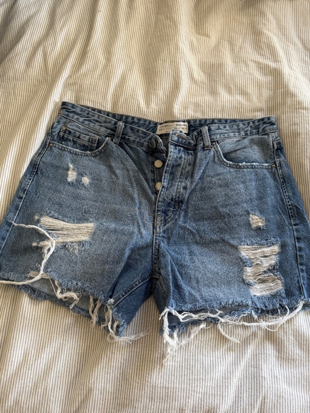 Women’s Stradivarius distressed jean shorts